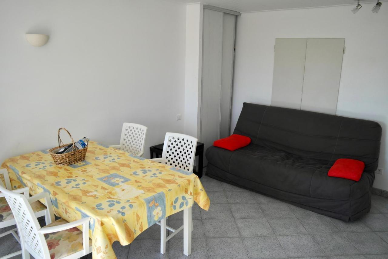 Maison Pour 4 A La Campagne Avec Piscine Commequiers Exterior foto