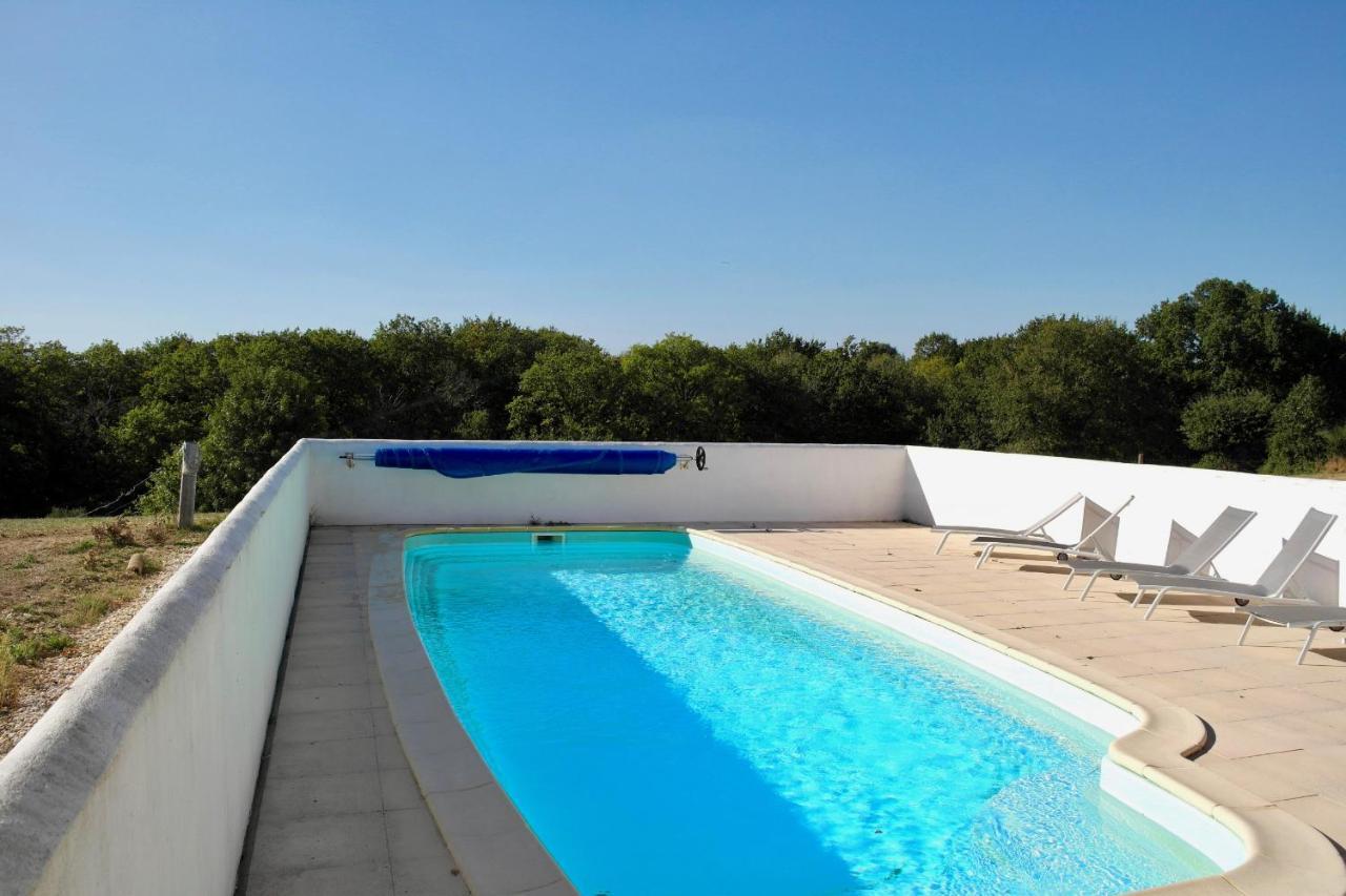 Maison Pour 4 A La Campagne Avec Piscine Commequiers Exterior foto